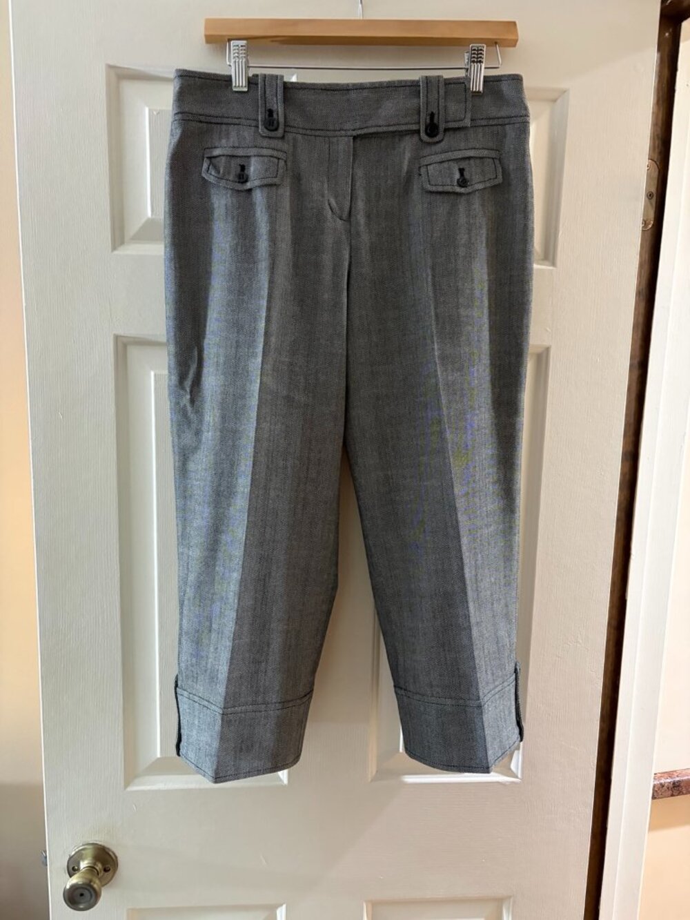 Ann Taylor Gray Cuffed Capri Pants Size 6